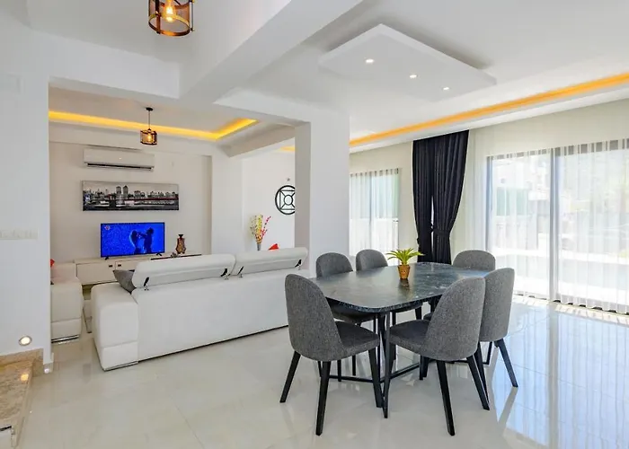 Atlantis- 4 Bedroom Holiday Villa In Hisaronu Vila