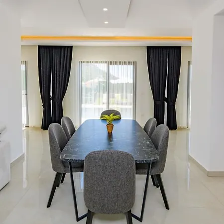 Vilă Atlantis- 4 Bedroom Holiday Villa In Hisaronu Oludeniz